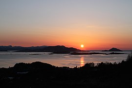 El Atlántico en la localidad de Larsnes, fiordos de Noruega.