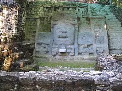 Detalle del Templo de los Mascarones