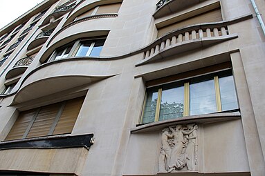 Sinuous curves on the façade of Avenue Montaigne no. 26 in Paris, by Louis Duhayon and Marcel Julien (1937)[238]