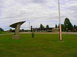 Torget i Korpilombolo med busstationen.