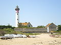 Le phare et la promenade Pierre Duport à Ouistreham.