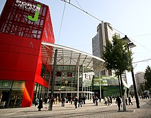 Photographie de l'entrée du centre commercial Porte Jeune