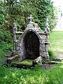 Saint-Venec : la fontaine du XVIe siècle.