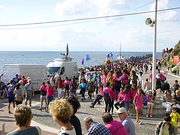 Pasai Donibaneko zaletuak Pasealeku Berrian.