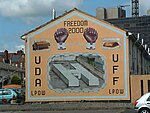 Väggmålning på Shankill Road som hyllar frigivningen av Ulster Freedom Fighters- och Ulster Defence Association-fångar från Mazefängelset. Målningen avbildar H-blocket med vakttorn och murar.