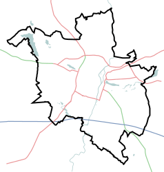 Mapa konturowa Poznania, blisko centrum na prawo znajduje się punkt z opisem „Most Królowej Jadwigi w Poznaniu”