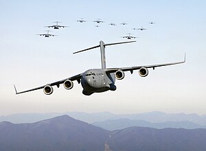 Военно-транспортные самолёты C-17 Globemaster III ВВС США.