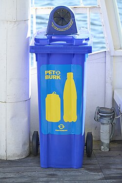 Where to put your empty cans and PET bottles before disembarking Stockholm ferry boat Emelie