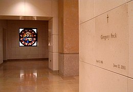 Tumba de Gregory Peck en la Catedral de Nuestra Señora de los Ángeles.