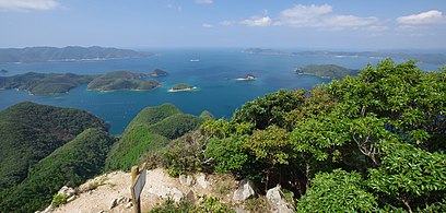 対馬の城山と浅茅湾の頂上