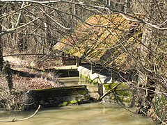 Le lavoir et son bassin.