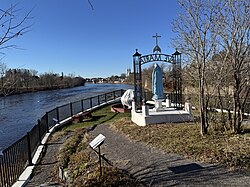 Confluence of the Sainte-Anne and Noire rivers, Park of the statue of the Virgin, tip of Grandbois island[1]