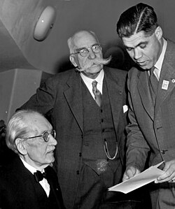 Valdemar Langlet (sittande), Paul Nylén och Jan Strönne på Svenska Esperantoförbundets kongress 1952