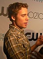 Dustin Milligan spielte Ethan Ward