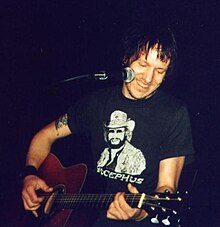 Elliott Smith na koncertě v Los Angeles, únor 2003