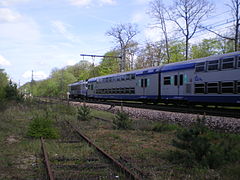 Rame V2N poussée par une locomotive BB 7200.