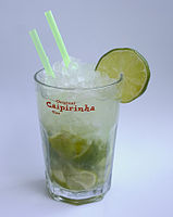 Caipirinha, un cóctel elaborado con derivados de la caña de azúcar cachaça