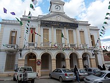 Vue sur une mairie.