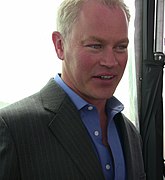 Neal McDonough interprète Dave Williams.