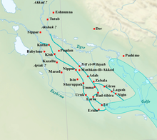 Carte de la basse Mésopotamie à l'époque d'Akkad, indiquant l'ancien tracé approximatif des fleuves et de la côte du golfe Persique ainsi que la localisation des villes principales. La localisation d'Akkad elle-même, incertaine, y est supposée au Nord de Kish.