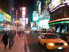 Même la nuit, les taxis abondent.