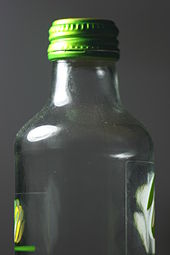 The same glass bottle with a green bottlecap; in this case, the lens has applied no soft focus effect, resulting in a normal, sharp texture.