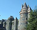 Le château de Vitré : la façade, vue générale 2 (depuis la place du château)