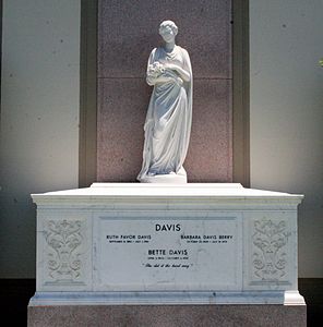 Tombe de Bette Davis au cimetière Forest Lawn de Hollywood Hills.