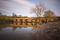 Le pont sur la Dee relie Farndon au village gallois de Holt.