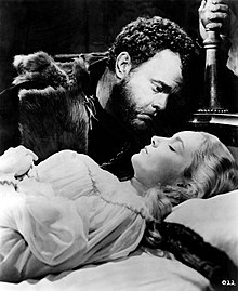 Welles leaning over a woman