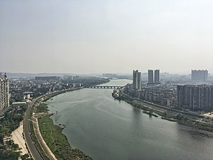 江油市区涪江两岸景色