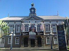 L'ancien hôtel de ville devenu théâtre Aimé-Césaire et espace muséal du Maire-Poète, père du mouvement de la négritude.