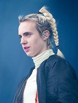 MØ esiintymässä Stavernfestivalen-tapahtumassa 2016.