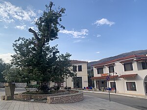 Zentraler Platz in Konispol