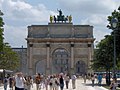 Nhìn từ bảo tàng Louvre