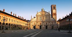 Piazza Ducale, with the Cathedral façade