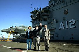 President Lula, his wife Marisa Letícia and Espírito Santo's governor Paulo Hartung aboard São Paulo, August 2004