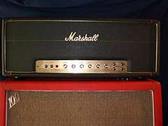 Stack avec tête Marshall Major de 1971.