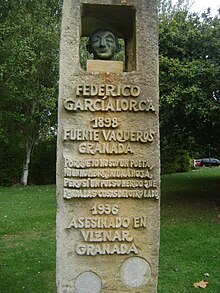 Monumento rectangular de piedra.