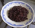 Nasi hitam yang dimasak dengan beras hitam