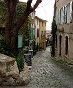 Rue typique du vieux Castellet.