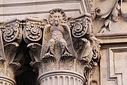 L'aigle des Clary mêle ses plumes aux feuilles de laurier sur ce chapiteau composite de l'hôtel de Clary (ou hôtel de pierre).