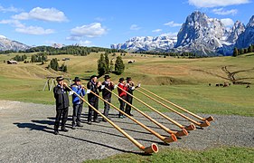 Joueurs de cor des Alpes à Sanonhutte, dans le Tyrol du sud.