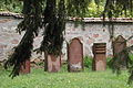 Grabsteine im Garten der reformierten Kirche