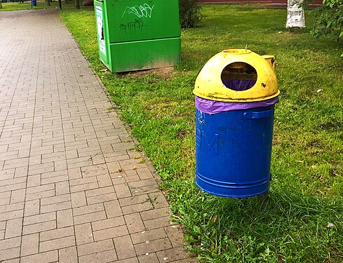 Waste bin