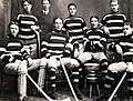 Les Silver Seven d'Ottawa en 1905 avec la coupe Stanley.