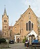 Parochiekerk Sint-Theresia van het Kind Jezus en pastorie