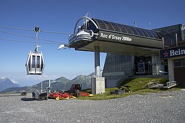 Télécabine 8 places 'Roc d'Orsay' construite en 2006, à Villars en Suisse.