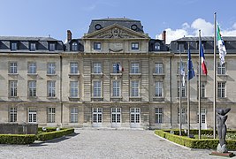 Façade principale de la caserne Jeanne d'Arc de Rouen, ancien siège du conseil régional de Haute-Normandie, antenne du conseil régional de Normandie.