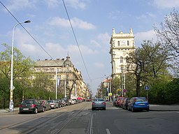 Pohled na vinohradskou vodárenskou věž ve směru k Orionce